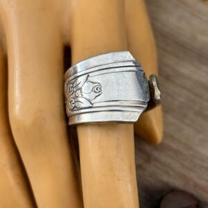 Vintage Silver Ring with Floral Design